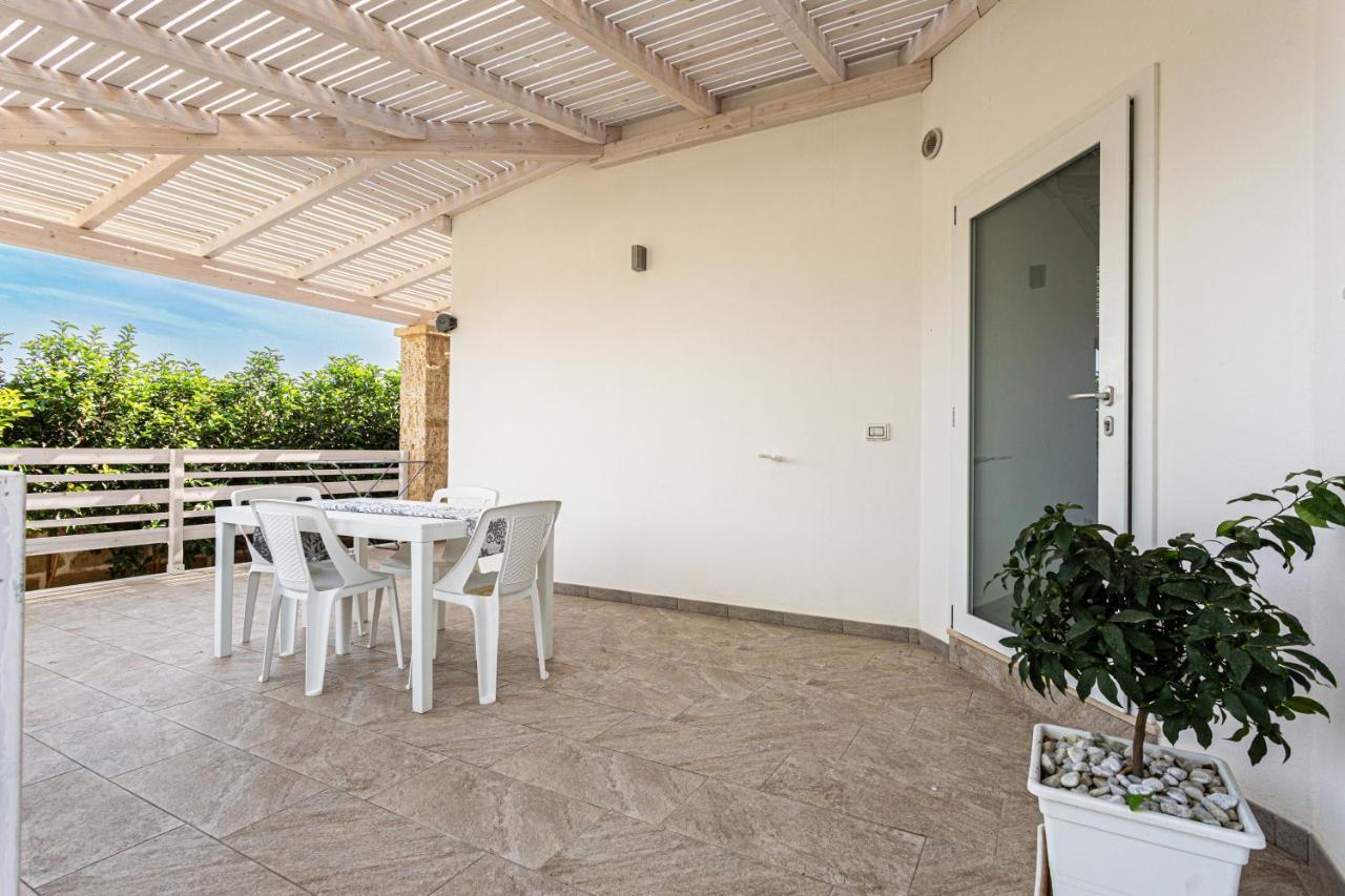 Resort Almaredamarra Con Piscina E Idromassaggio Sul Mare Торре-Сан-Джованни-Удженто Экстерьер фото